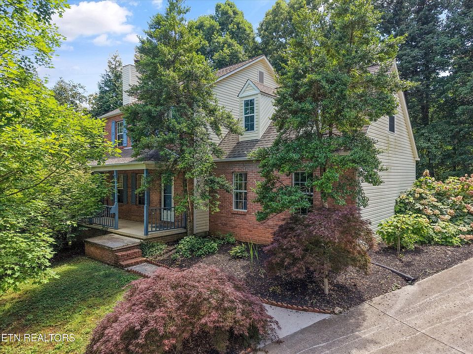 1st image of 2300 Woods End Ln