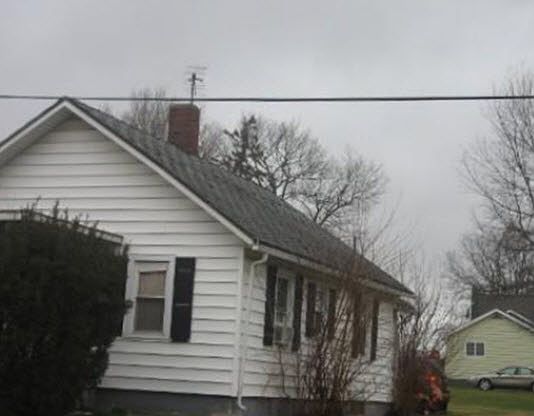 3rd image of 208 W Jackson St