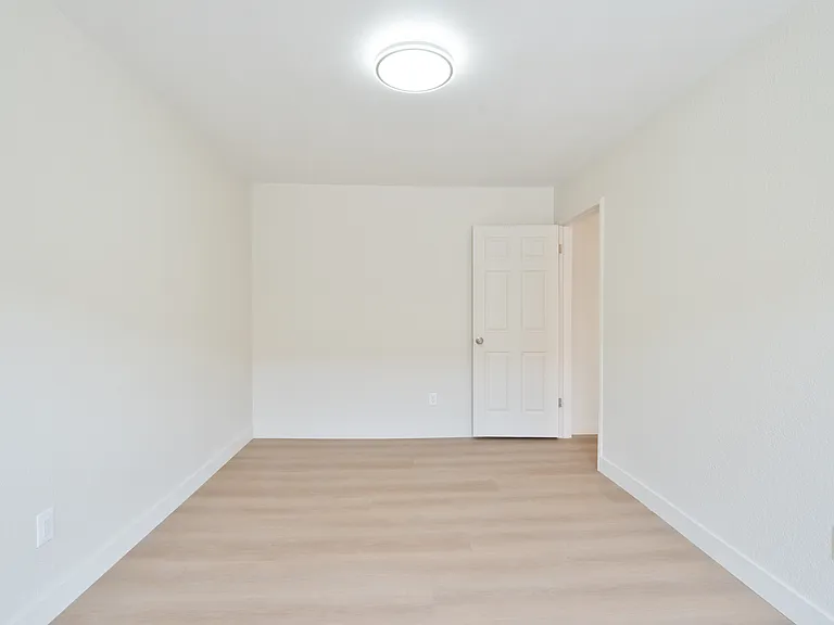 2214 Thomas St — Photo 23
