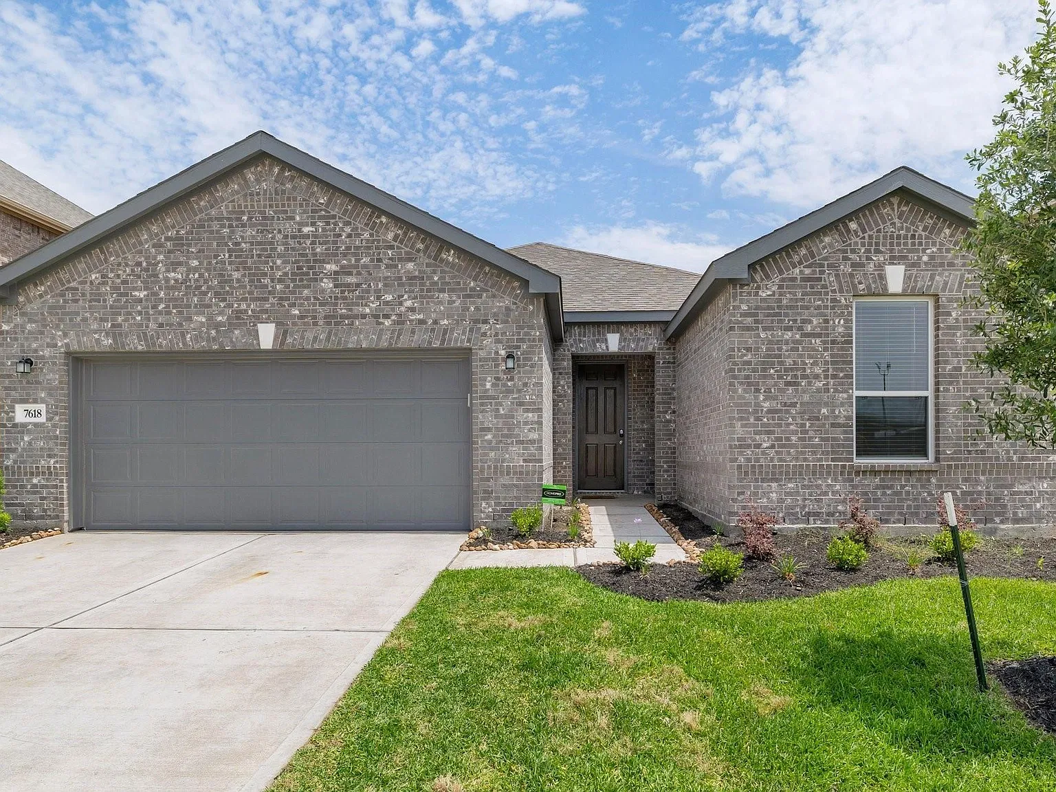 3 bed, 2.0 bath, 1836 sqft, $2,300 — Photo 3