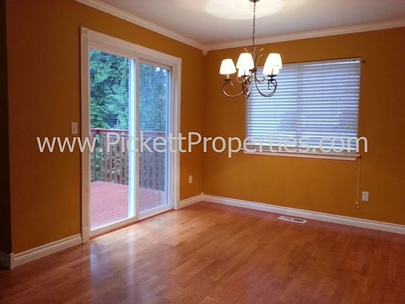 3rd image of 1004 NW Poppy Ct