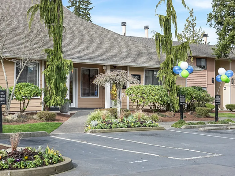 Crystal Springs Apartments — Photo 8