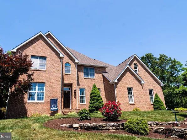 2003 Castlegreen Ct, Greencastle, PA 17225