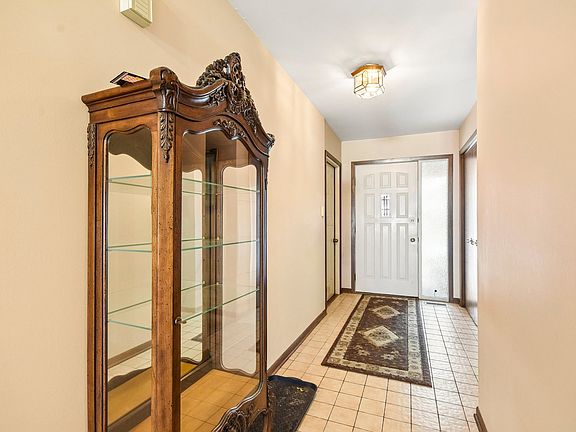 2nd image of 79 Castle Rock Ln