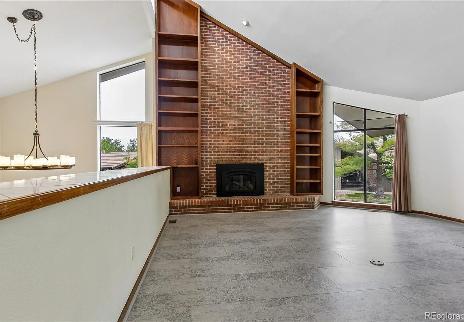 6 bed, 5.0 bath, 4619 sqft, $4,600 — Photo 3