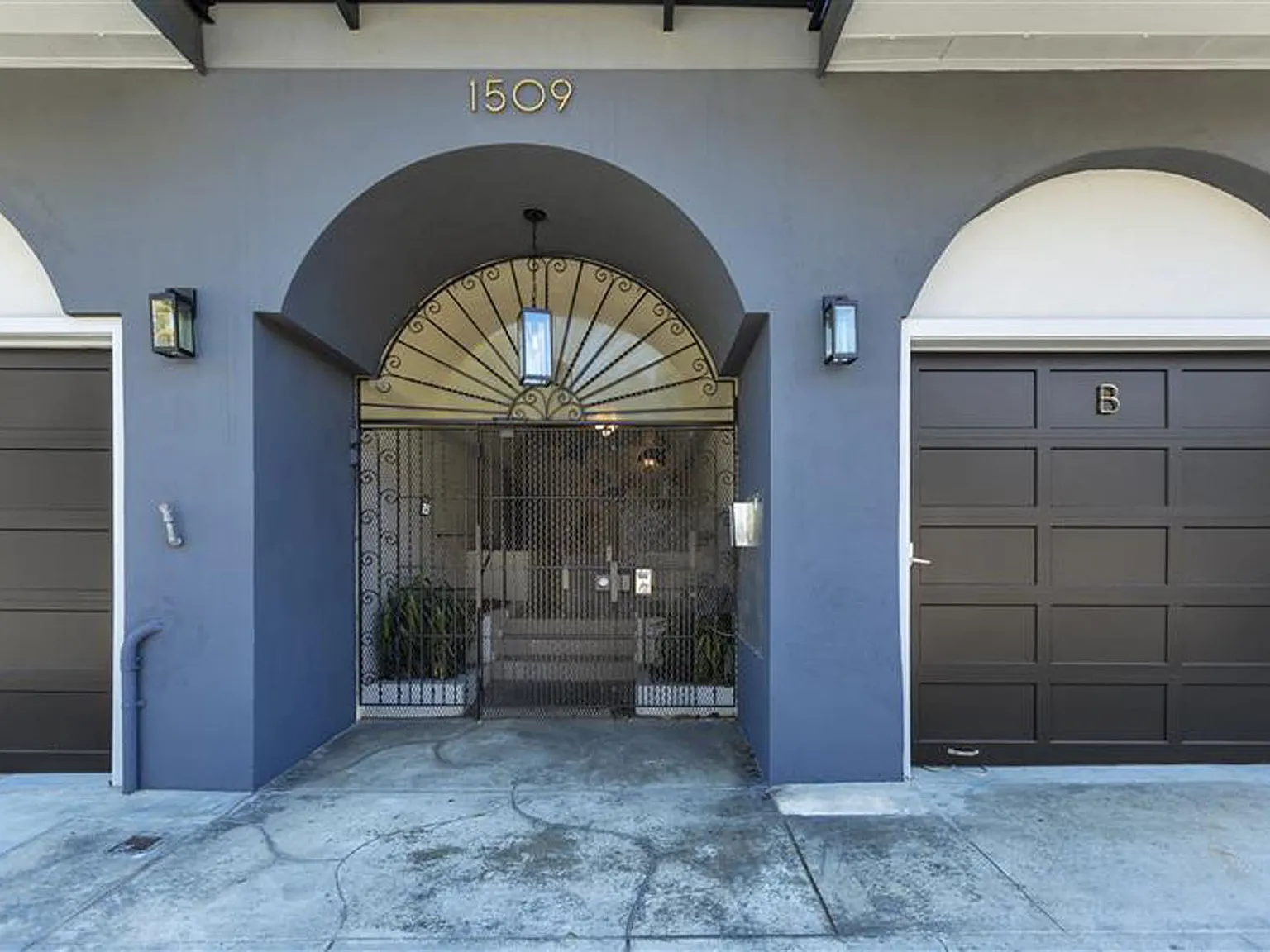 1509 Golden Gate — Photo 3