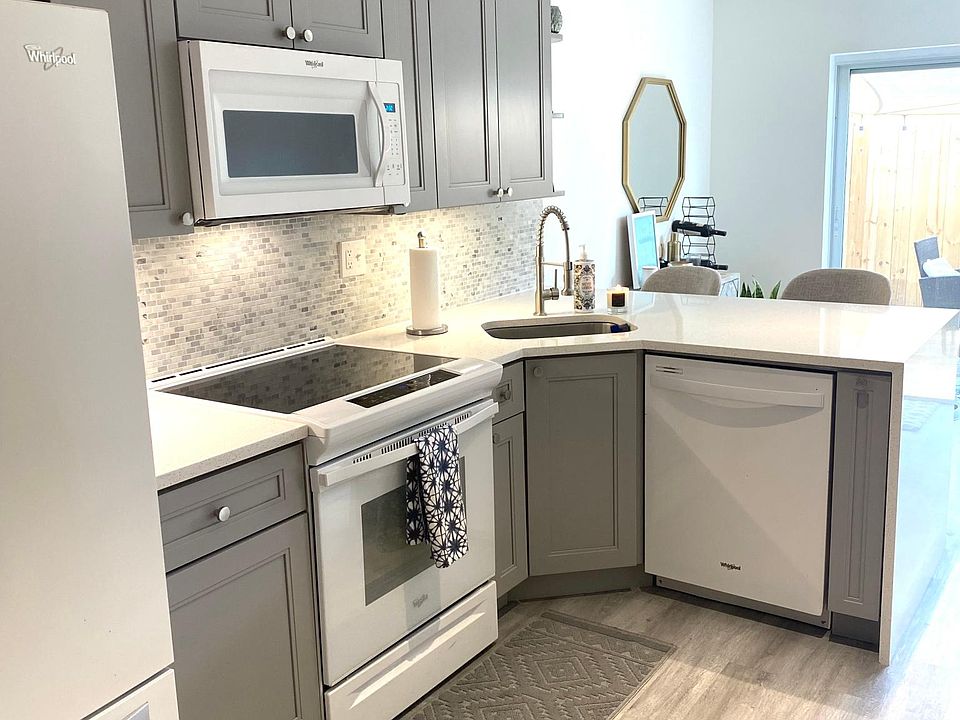 1st image of 1910 NE 5th St #108