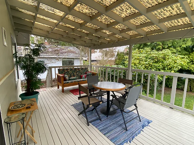 110 Leslie Ln — Photo 8