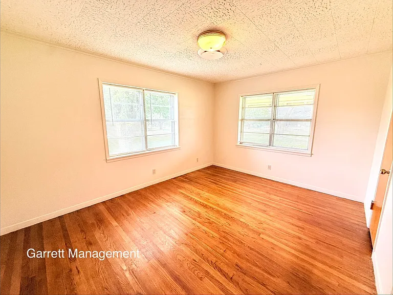 1074 N US Highway 281 — Photo 12