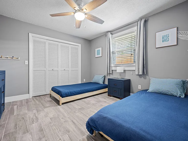 537 Margaret St — Photo 25