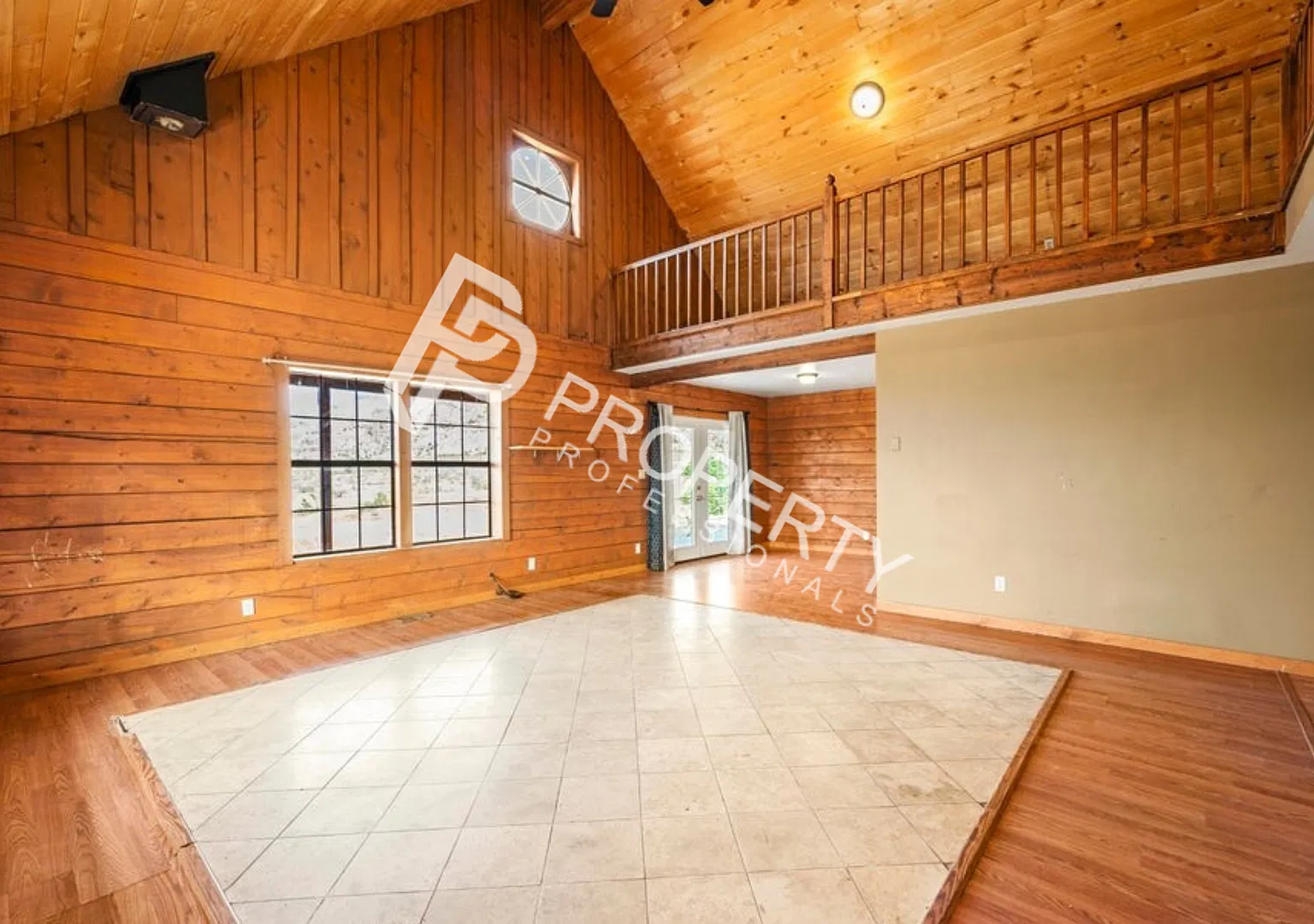 Log Cabin in Parachute — Photo 2