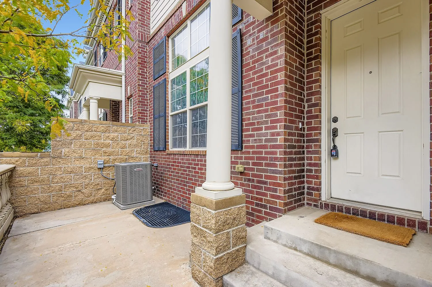 3 bed, 2268 sqft, $2,600 — Photo 2