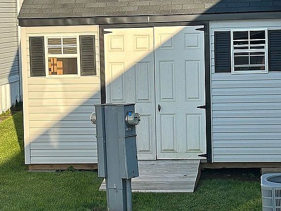 4th image of 1038 Barberry Ave