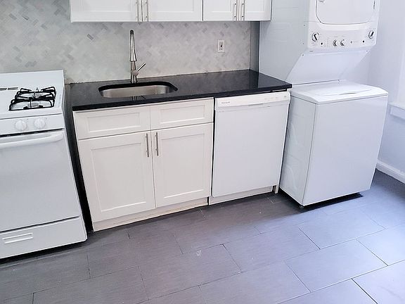 2nd image of 1459 Taylor Ave APT 15