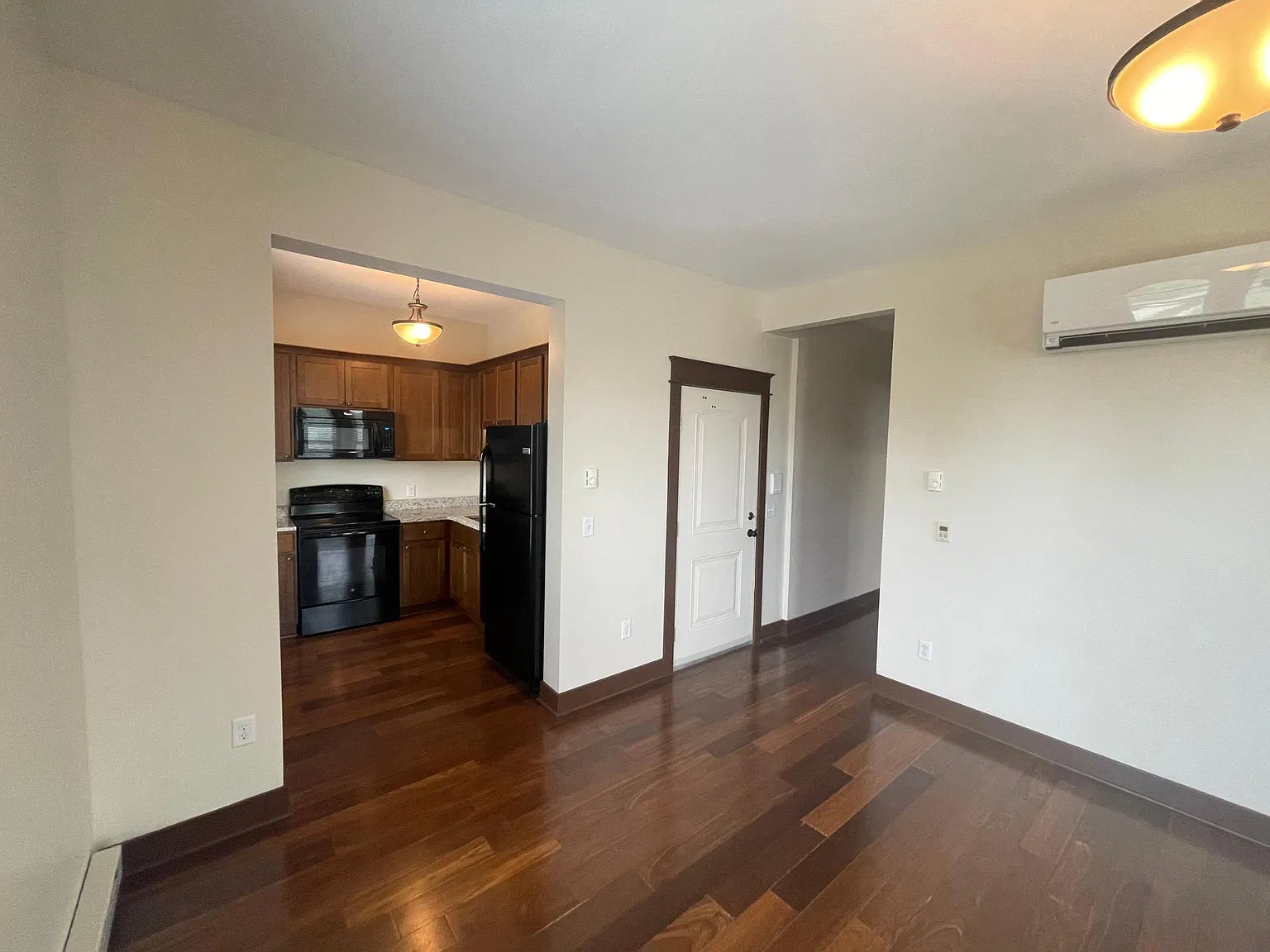 2 bed, 1350 sqft, $1,825 — Photo 2