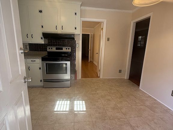3rd image of 1213 Deerwood St
