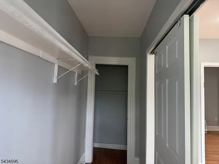 105 N Munn Ave — Photo 1