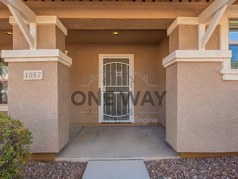 1057 S Deerfield Ln — Photo 4