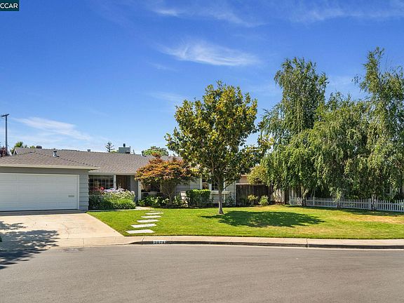 2nd image of 3074 Santa Maria Ct