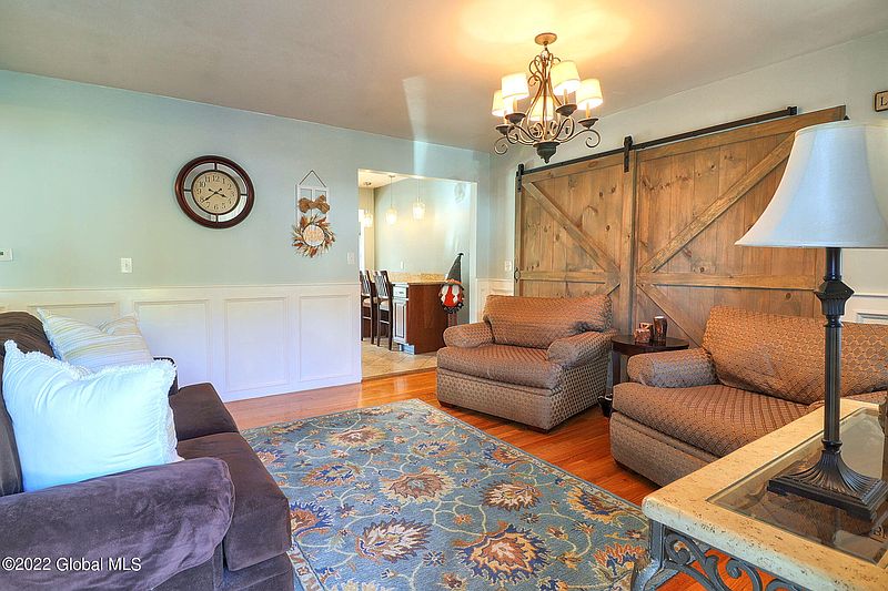 4th image of 2021 Piney Point Road