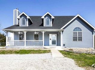 17940 Hollingsworth Rd, Tonganoxie, KS 66086