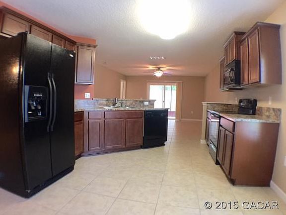 Breakfast nook and bar