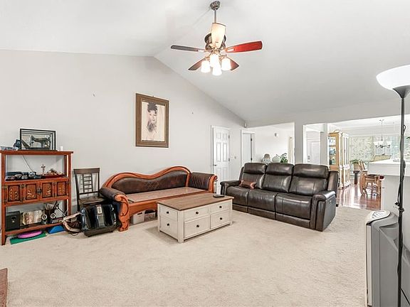 4th image of 290 Sasnett Dr