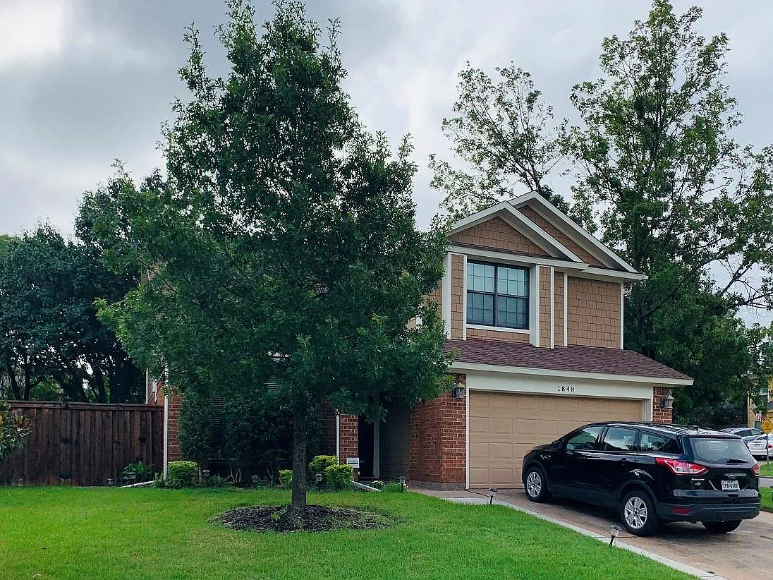 3 bed, 2.5 bath, 1832 sqft, $2,849 — Photo 2
