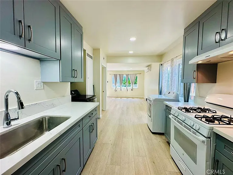 229 E Olive Ave — Photo 5
