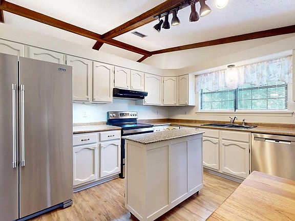 4th image of 22 Inwood Pl