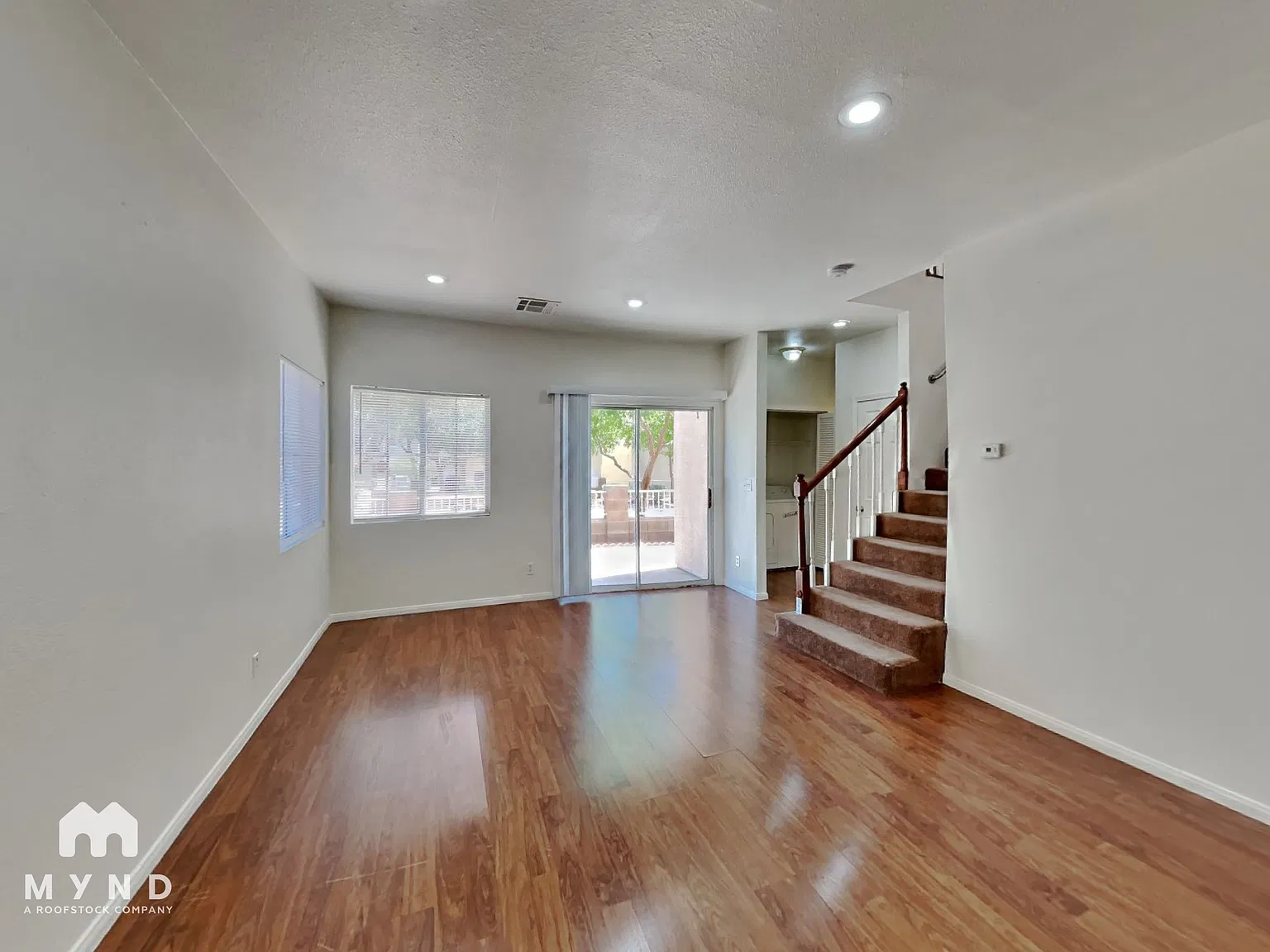 3 bed, 2.5 bath, 1405 sqft, $1,690 — Photo 2