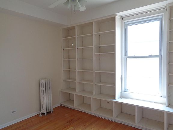 3rd image of 3914 N Richmond St #2