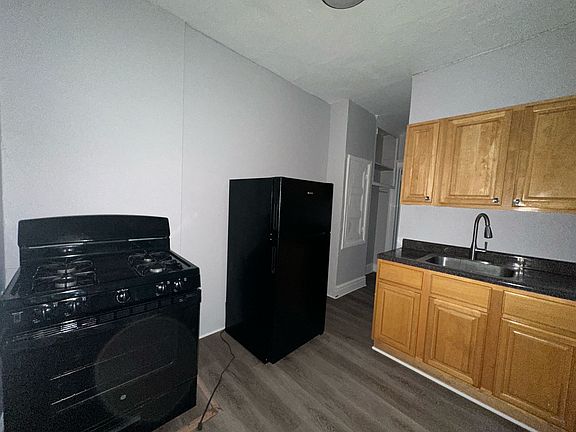 2nd image of 104 Romaine Ave #7E