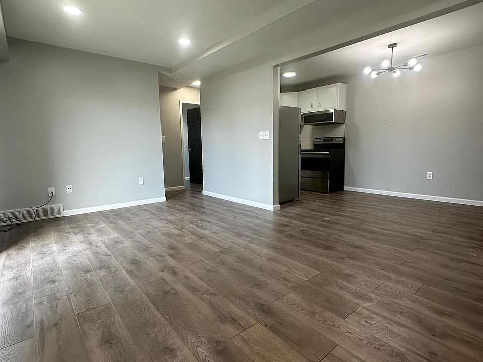 1st image of 1300 Dewey St #12