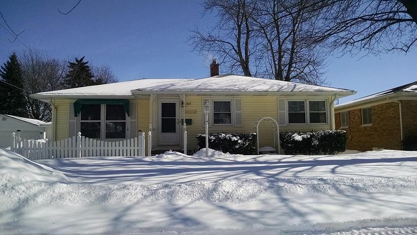 1st image of 914 S Ferry St