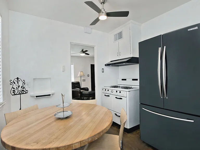 1919 W Earll Dr #2 — Photo 10