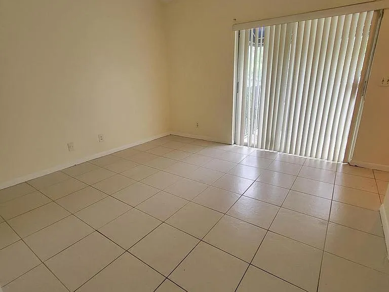 2306 SW 82nd Ter — Photo 10
