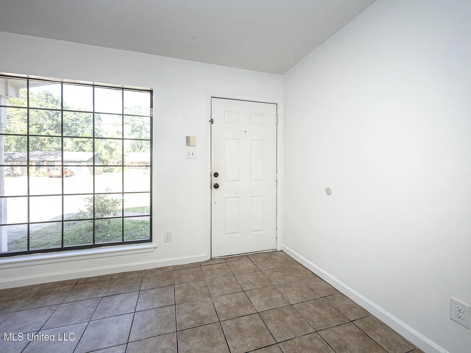 3 bed, 2.0 bath, 1350 sqft, $1,150 — Photo 4