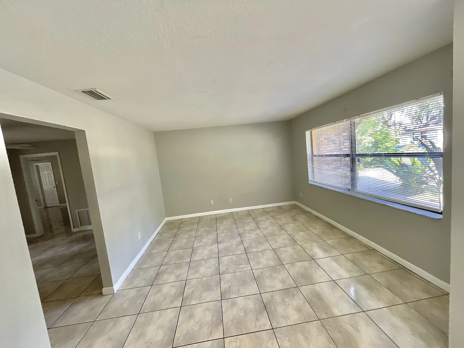 4485 White Oak Cir, Kissimmee 34746 - 1 — Photo 4