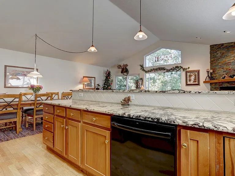192 Burgundy Cir — Photo 3