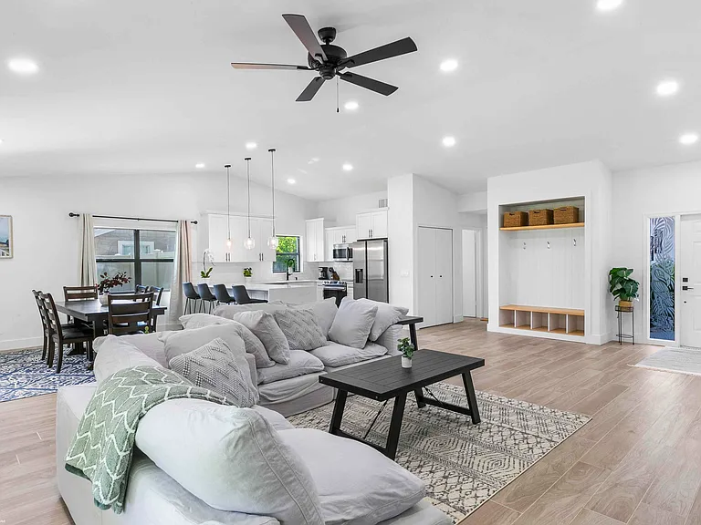 13781 Barberry Dr — Photo 4