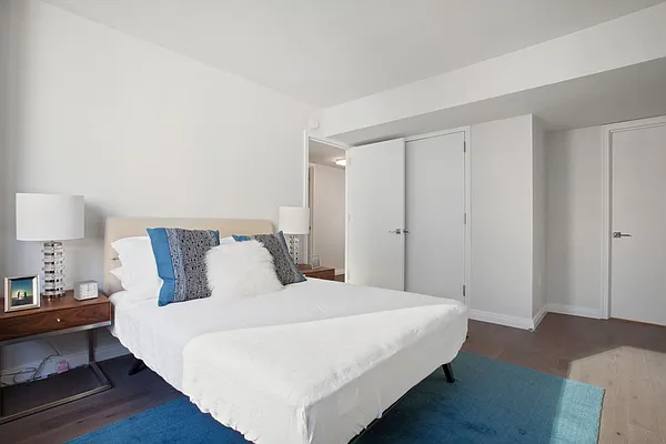 Rented by Greystar | media 4