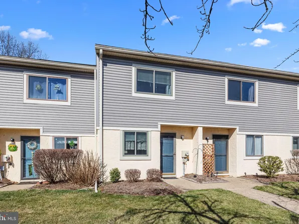 26 Ember Ln, Horsham, PA 19044