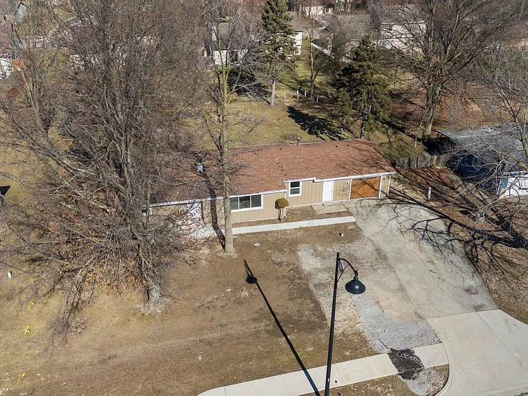 1514 W Dupont Rd — Photo 40