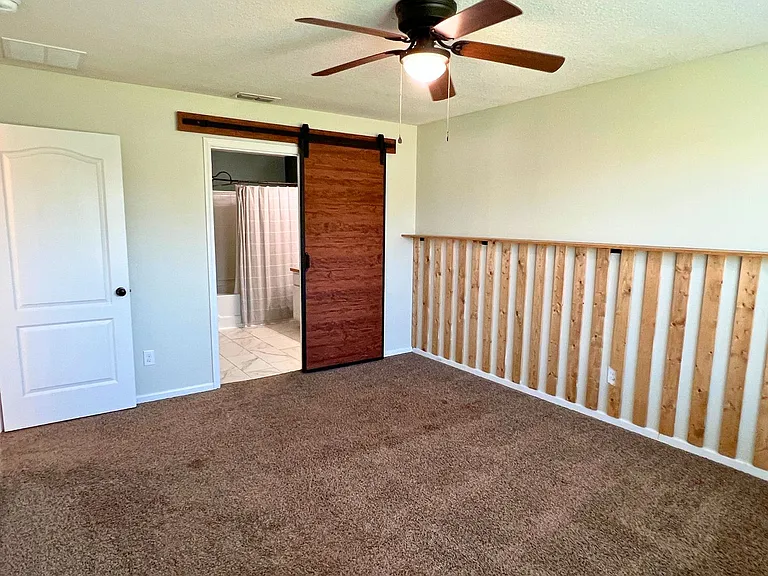 204 Hayworth Ct — Photo 23