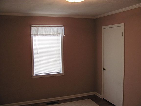 4th image of 242 Chapman St