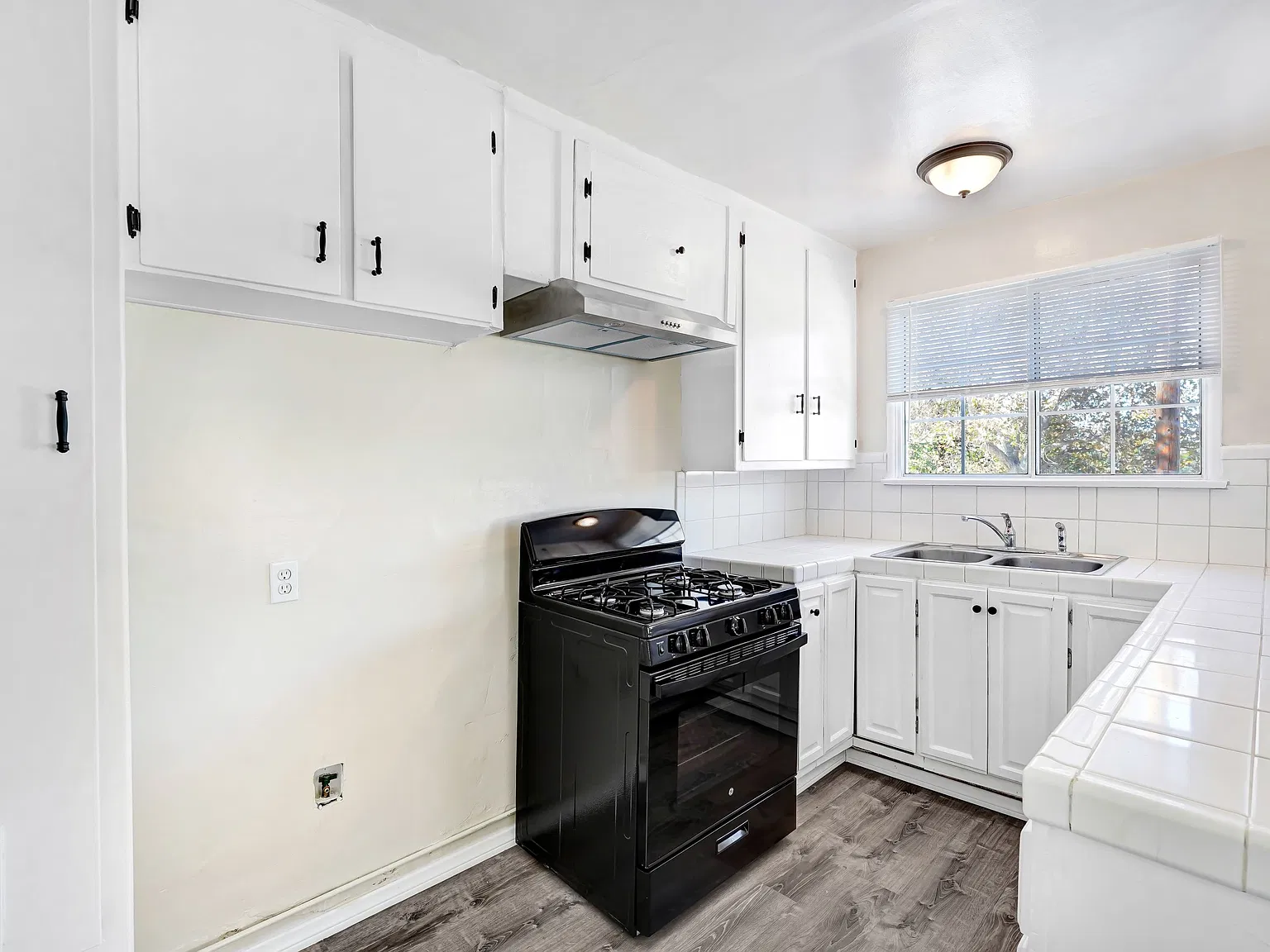 7302 Vista Del Monte Ave — Photo 3