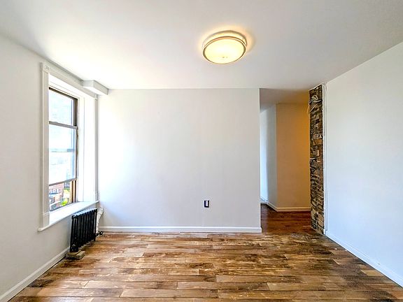 2nd image of 403 E 8th St APT 14