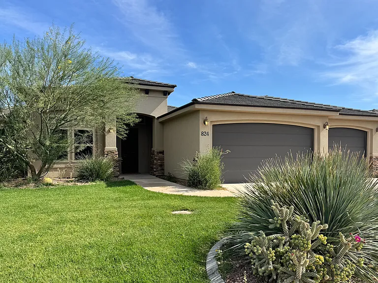 824 N 300 W — Photo 1