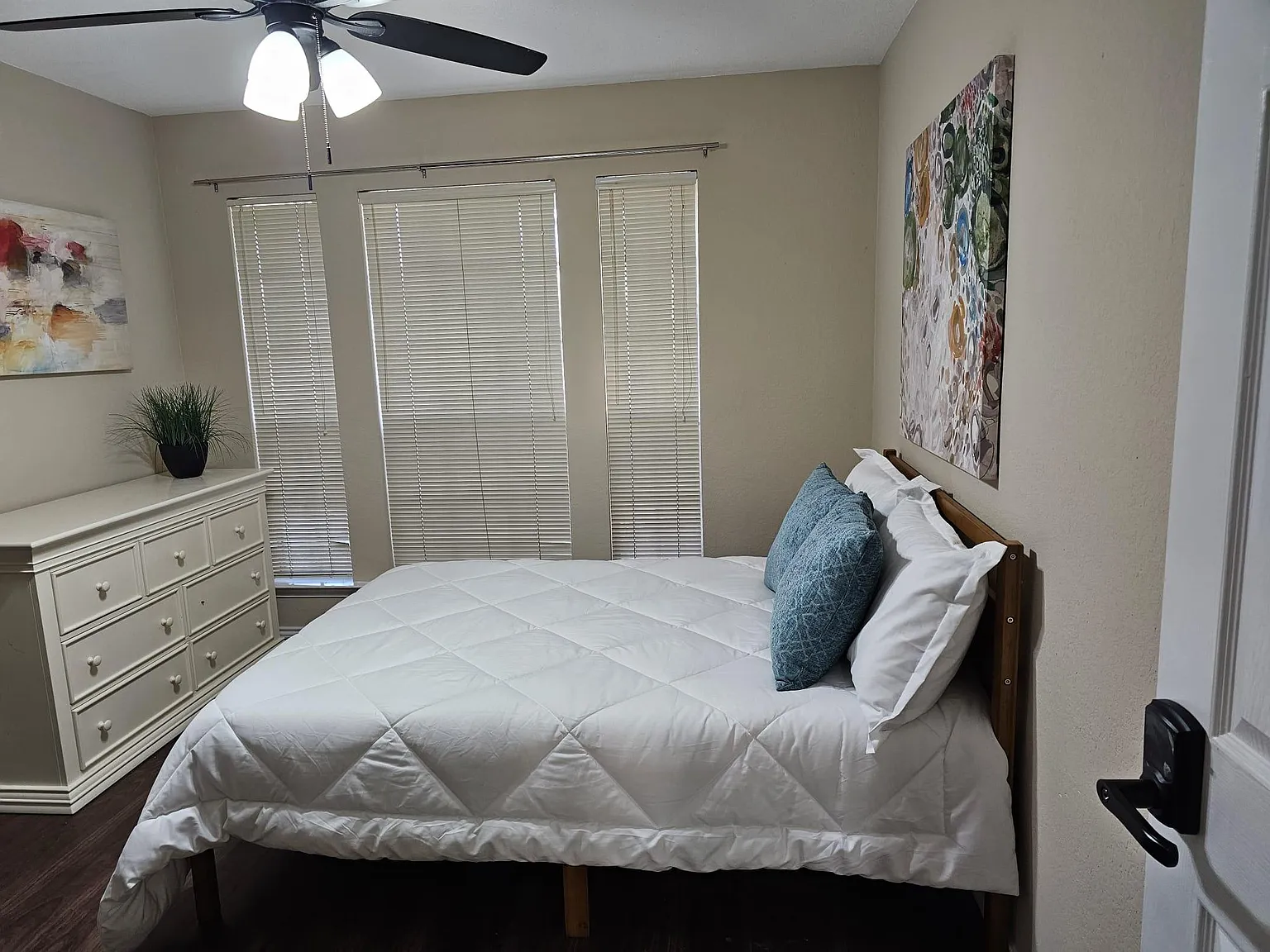 4 bed, 2.0 bath, 1875 sqft, $888 — Photo 2